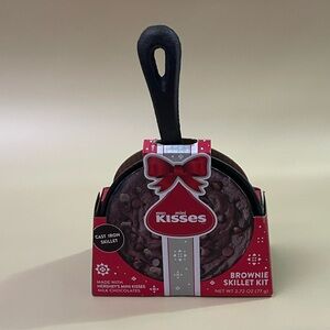 * NWT Hershey’s Mini Kisses Brownie Skillet Kit